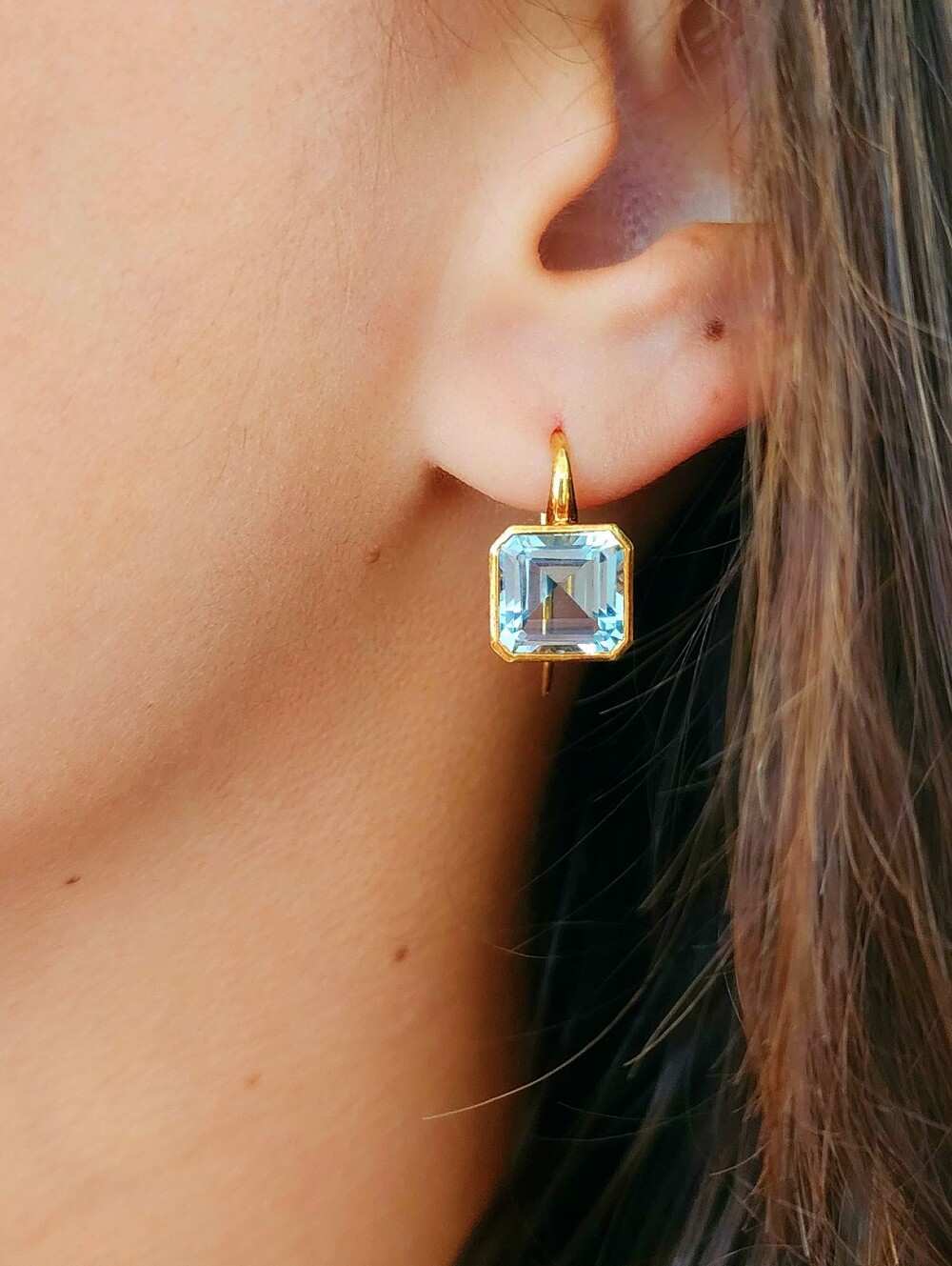 $5,000 Ray Griffiths 18kt Gold Asscher Cut Blue Topaz Drop Earrings